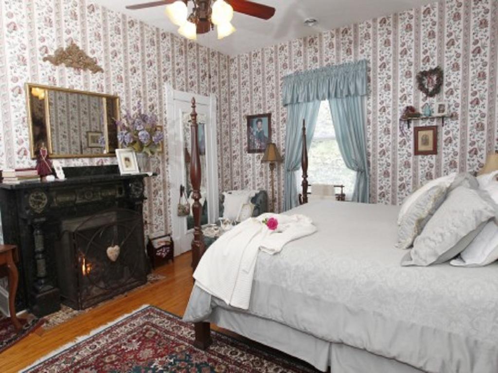 Belle Hearth Bed And Breakfast Waynesboro Room photo