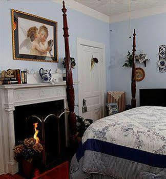 Belle Hearth Bed And Breakfast Waynesboro Exterior photo